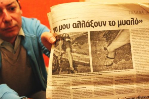 “다리 세 곳이 부러졌지만 경찰조차 도와주지 않았어요”