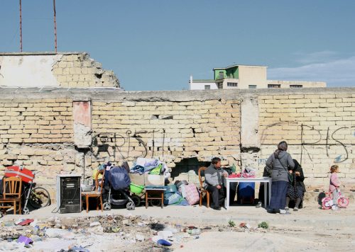 ‘우리를 개처럼 길바닥에 내버렸다’ – 이탈리아 로마족 버린 유럽