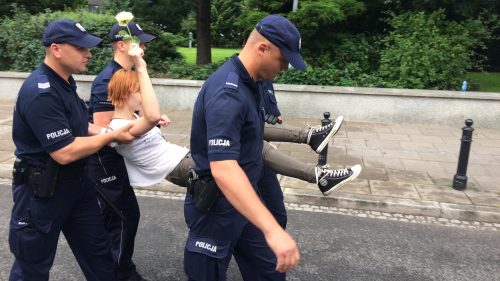 폴란드: 평화적 시위 탄압 중단하라