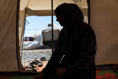 IS로 의심받는 여성과 어린이가 시달리는 충격적인 차별