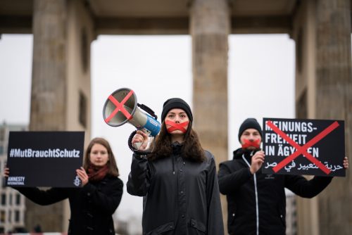 필수적인 인권 활동 억제하는 신규 법, NGO에 대한 세계적 공격 위험 수준