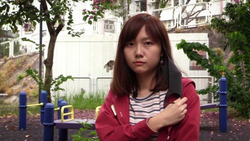 홍콩 경찰의 성추행 혐의를 고발한 청년 시위자