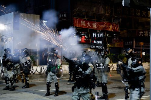 집중 분석: 각국 시위에서 남용되고 있는 최루가스