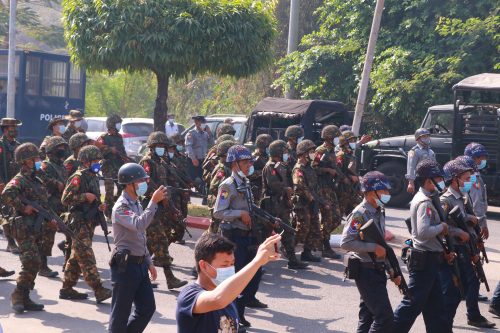 미얀마군, 시위 진압 중 5세 아동 포함 100여 명 살인