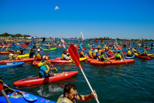 호주: COP28을 앞두고 석탄 반입 항구를 막은 카약 시위대 100명 이상 기소