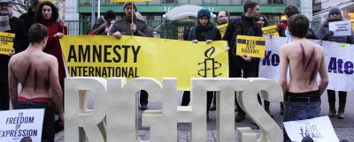 사우디아라비아: 라이프 바다위 채찍질형 집행 후 1년, 강경 탄압 계속돼