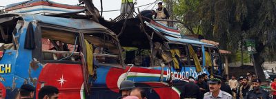 파키스탄: 정부, 페샤와르 버스 폭탄 테러 희생자의 정의 구현해야